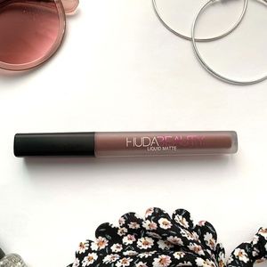 HUDA Beauty Liquid Matte Lipstick | Medusa